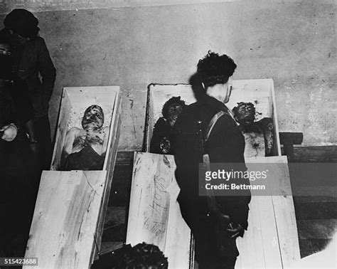 The Dead Bodies of Benito Mussolini, His Mistress Claretta。